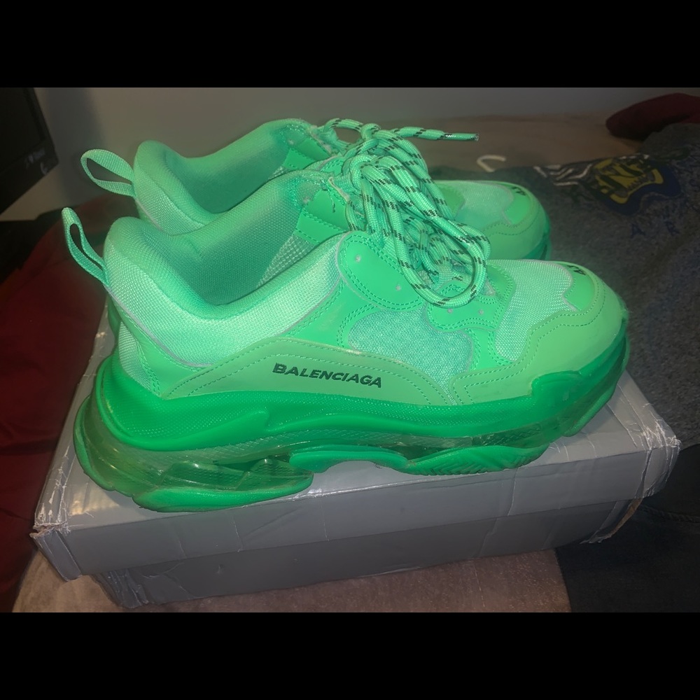 Balenciaga Triple S - Picture 2 of 4